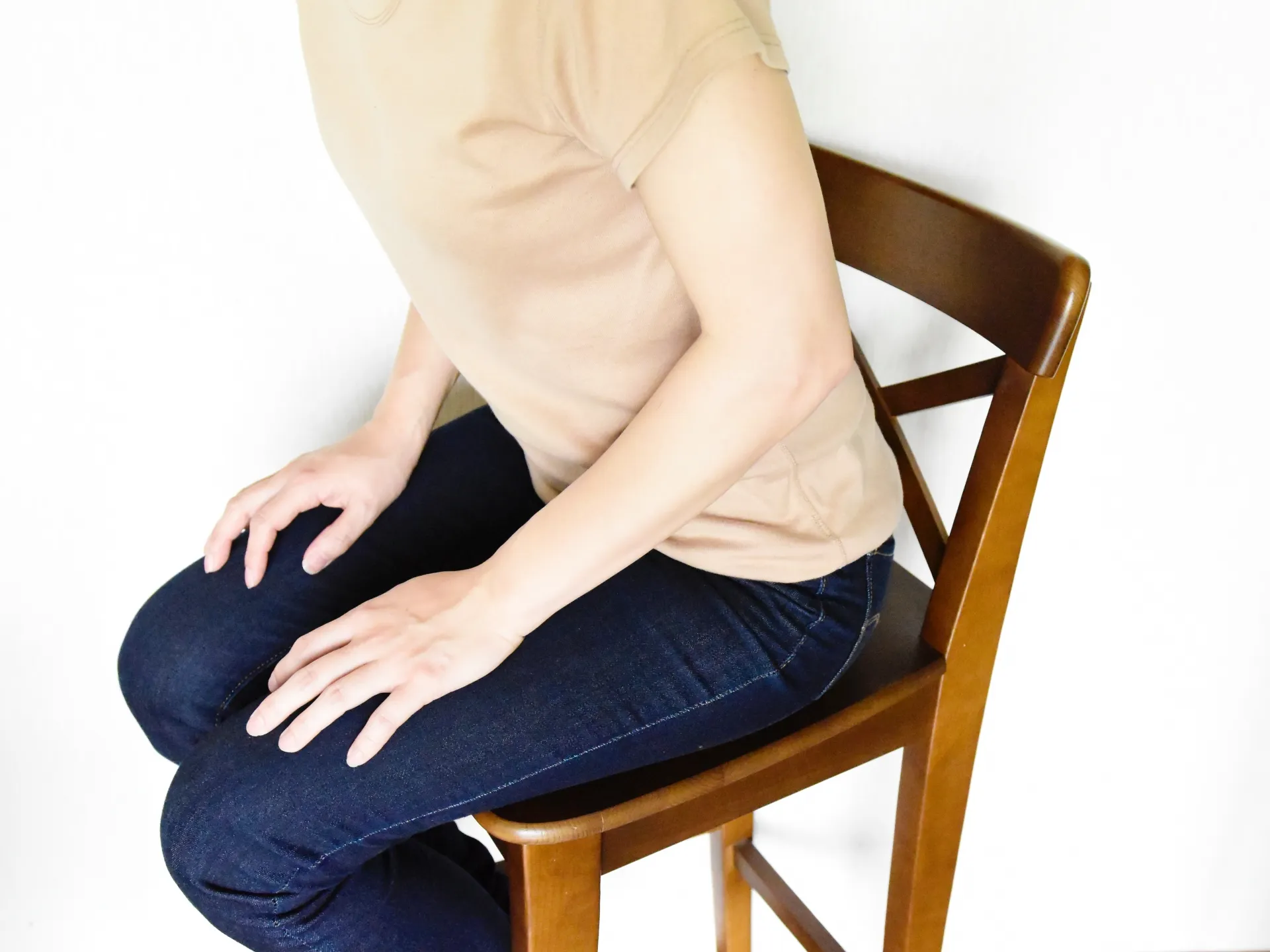 姿勢が悪い原因は？無意識のクセと整え方を知ろう
